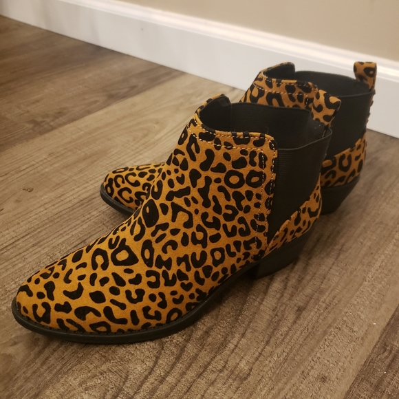 Sochi-217 Camel Black Leopard Chelsea Booties - Picture 2 of 7